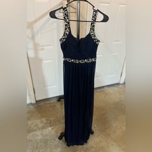 Stunning evening/formal dress, extremely soft and true to size.